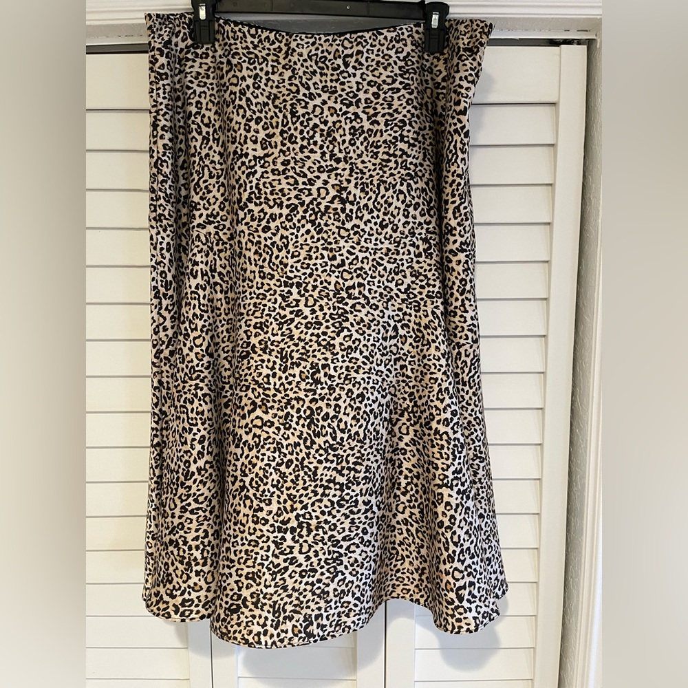 Chico's Leopard Print A-Line Midi Satin Skirt - Beige and Black size 3.5 (18)